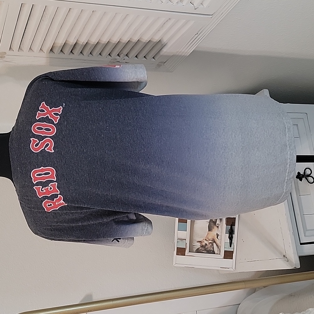 ☘️3/$30 Boston Red Sox Ombre Tee - Picture 3 of 5